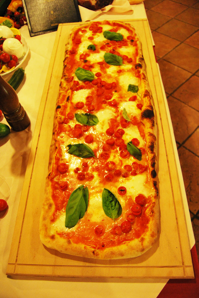 pizza al metro - pizzeria La Rocca - Roncade (TV)
